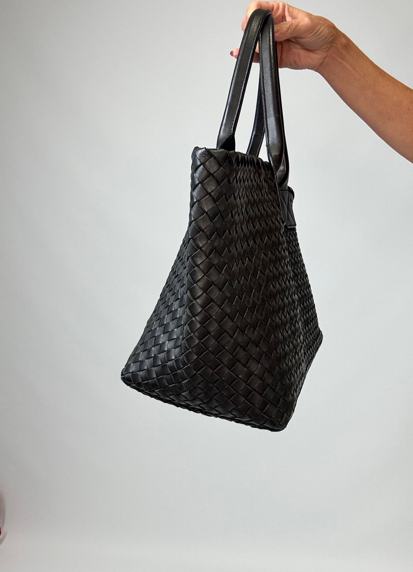 Bottega Veneta Nappa Intrecciato Cabat MM - Black