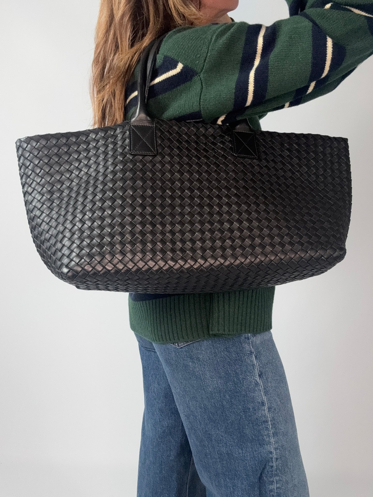 Bottega Veneta Nappa Intrecciato Cabat MM - Black