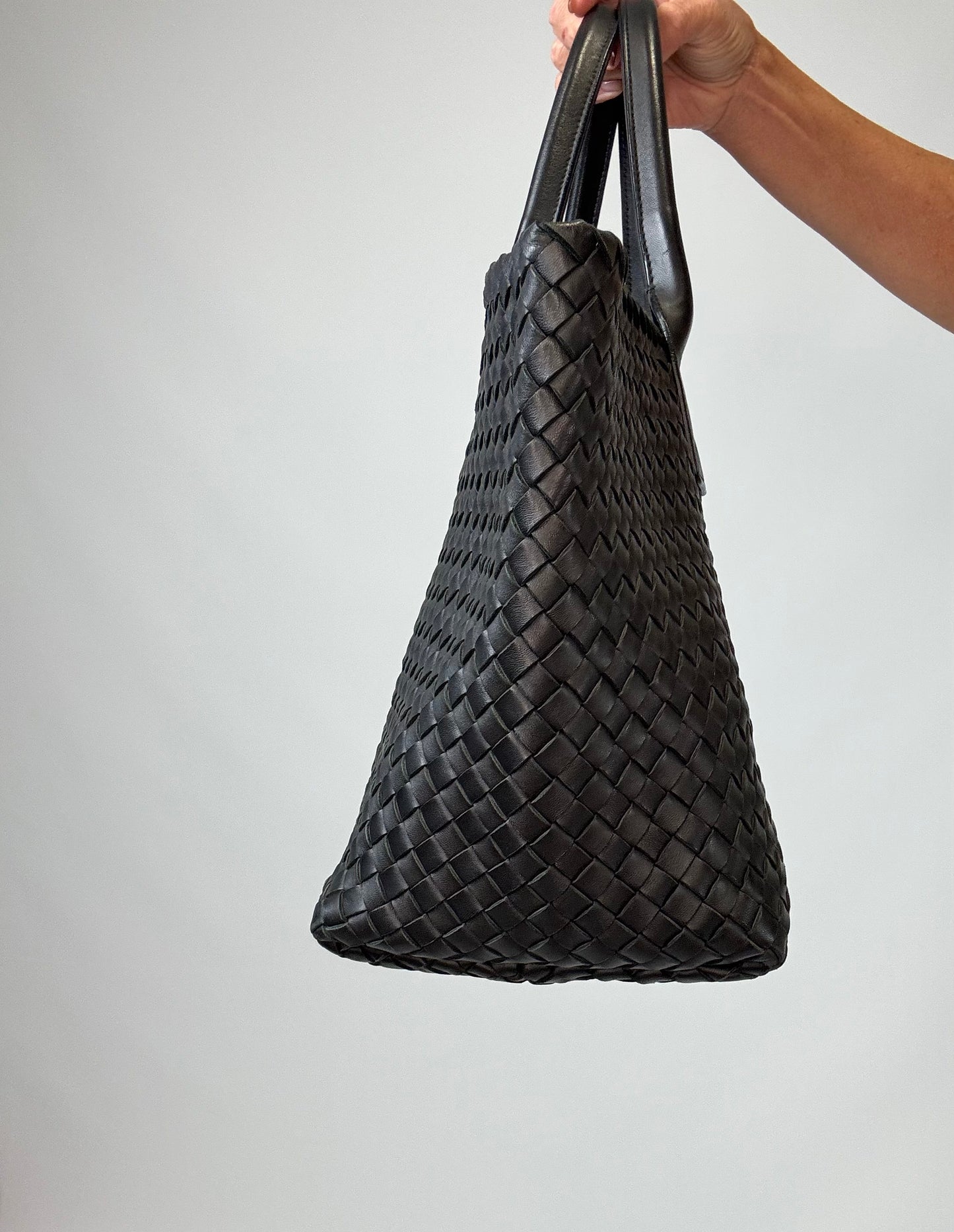 Bottega Veneta Nappa Intrecciato Cabat MM - Black