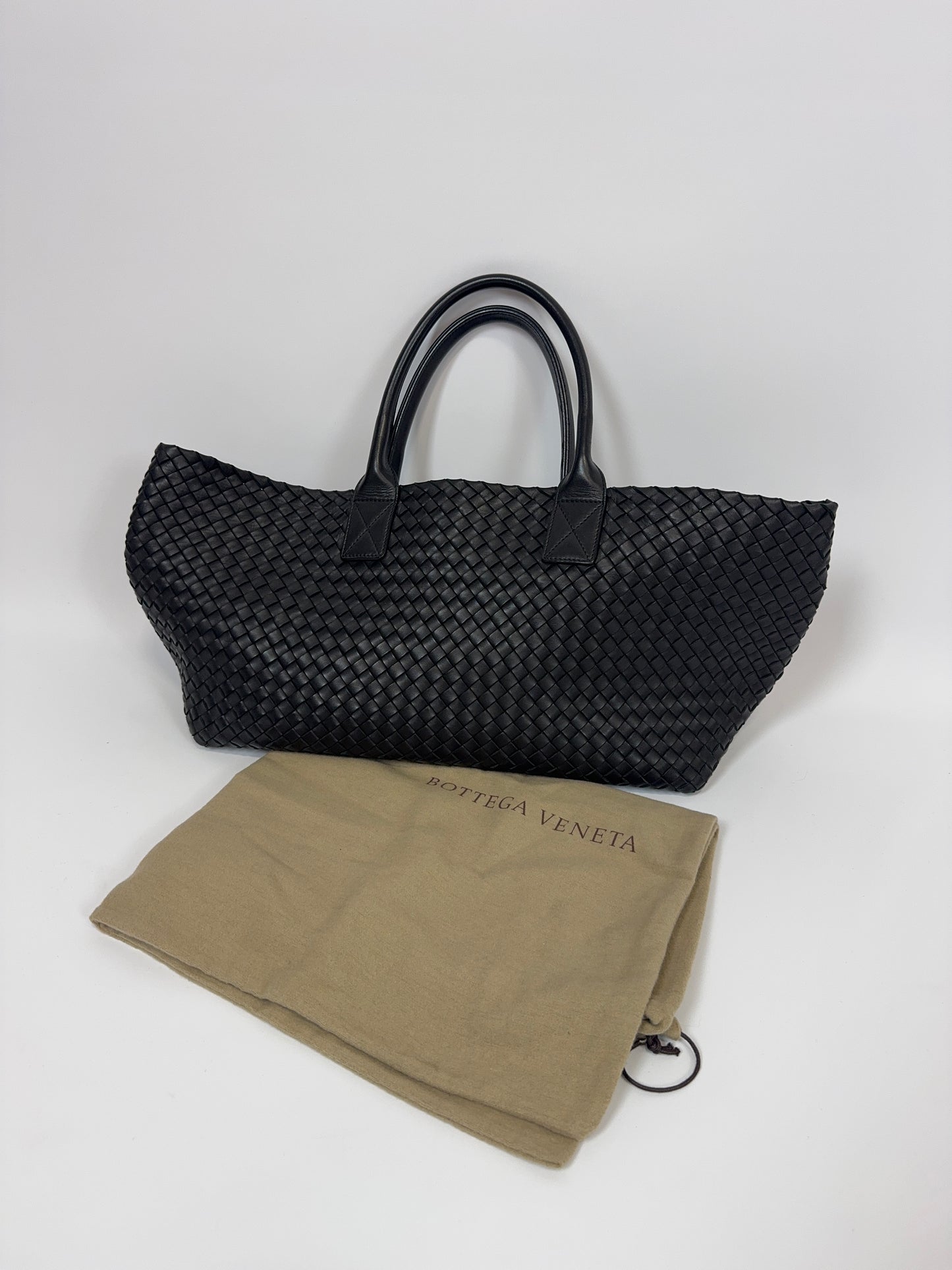 Bottega Veneta Nappa Intrecciato Cabat MM - Black