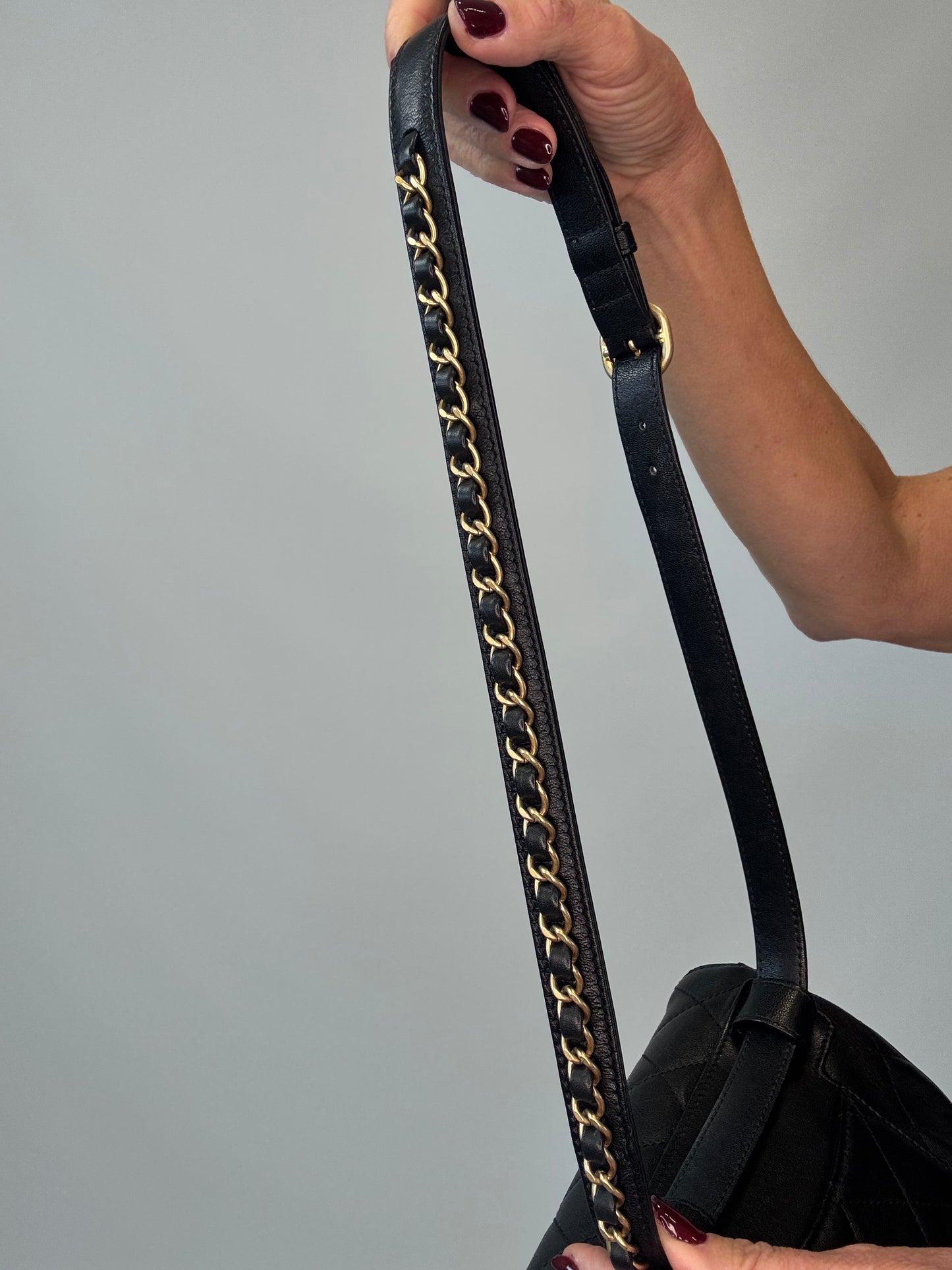 Chanel 19 Quilted Calfskin Leather Waist Bag - Black