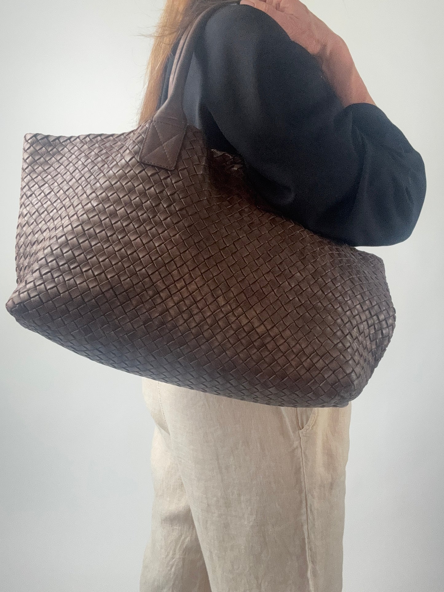 Bottega Veneta Intrecciato Meduim Cabat