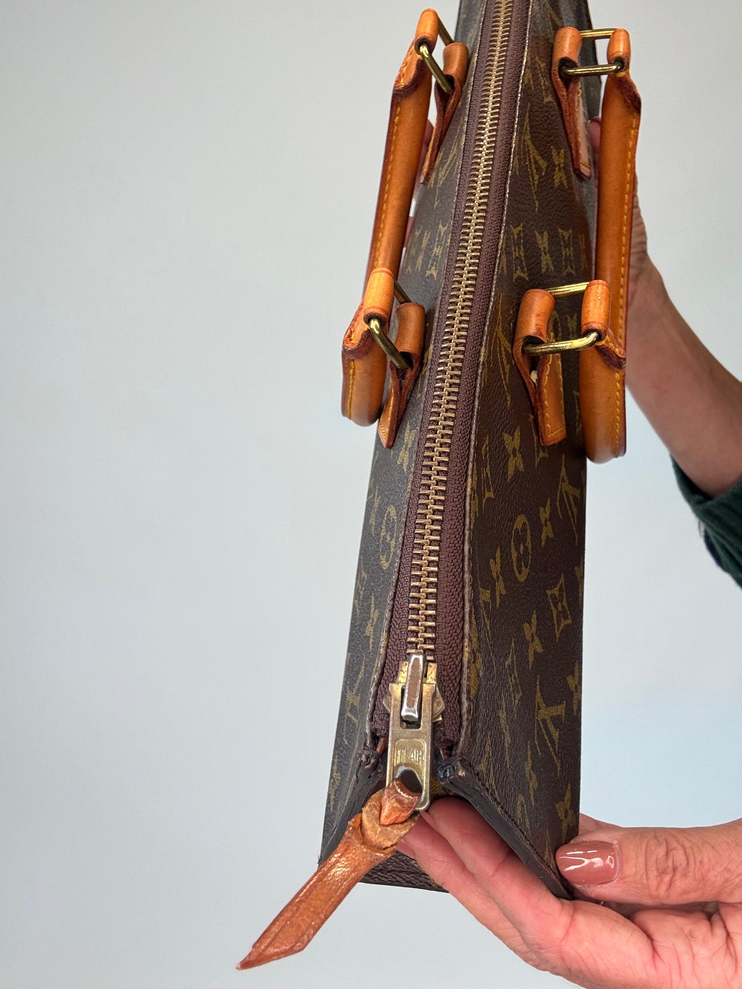 Louis Vuitton Triangle Sac Monogram-Vintage