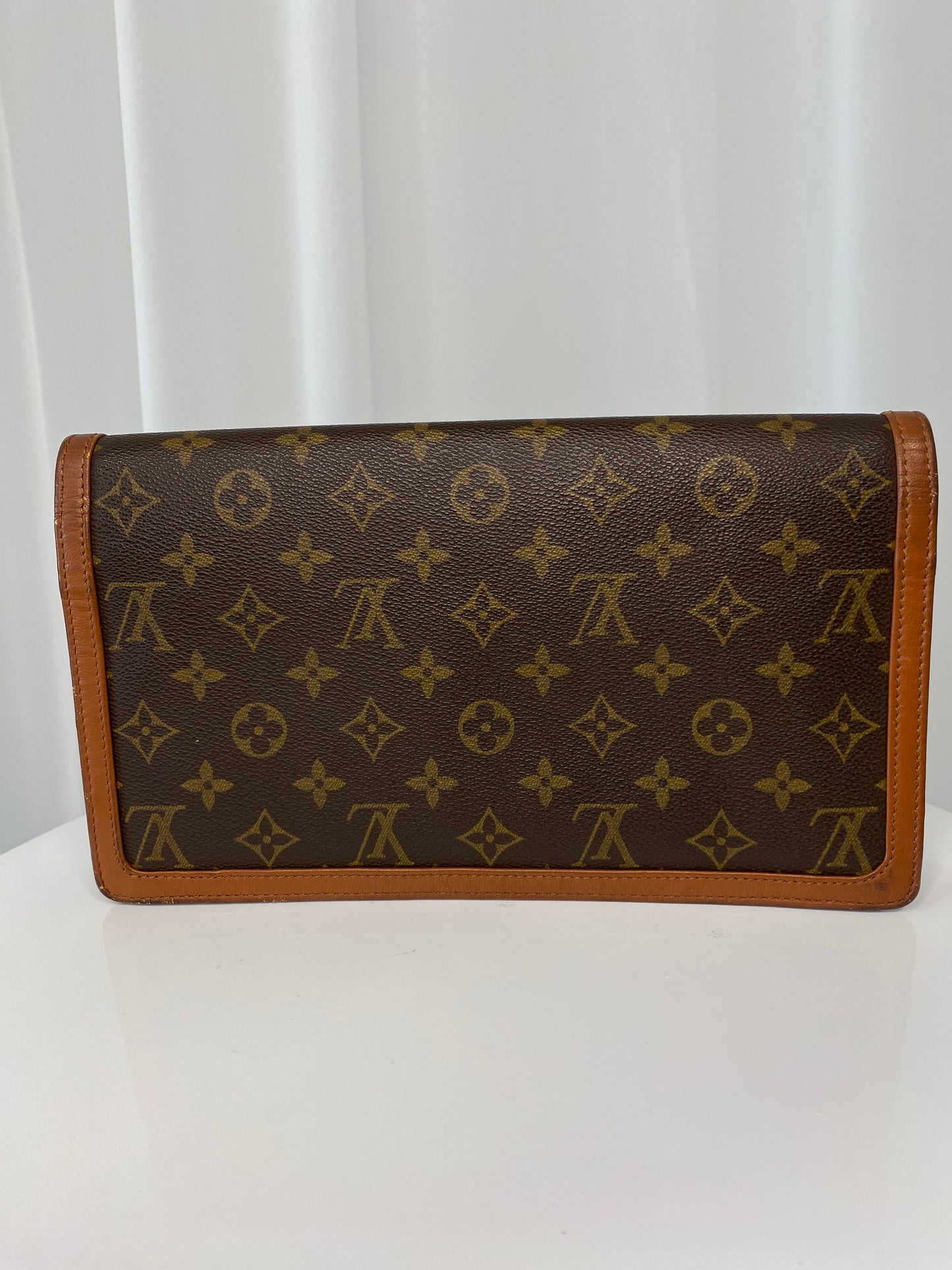 Vintage Louis Vuitton Dame Clutch
