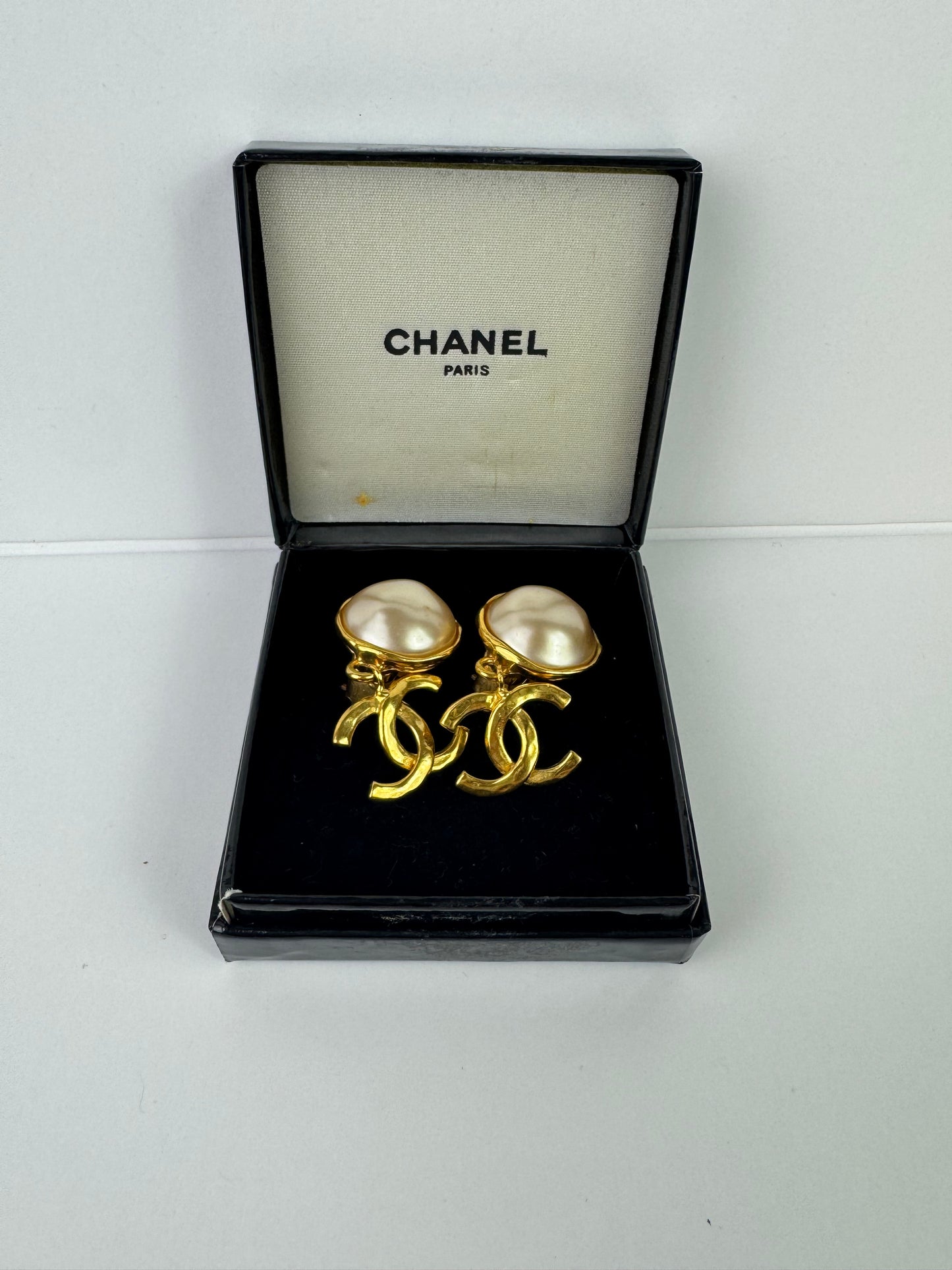 Chanel Vintage Rare Pearl Drop CC Clip On Earrings