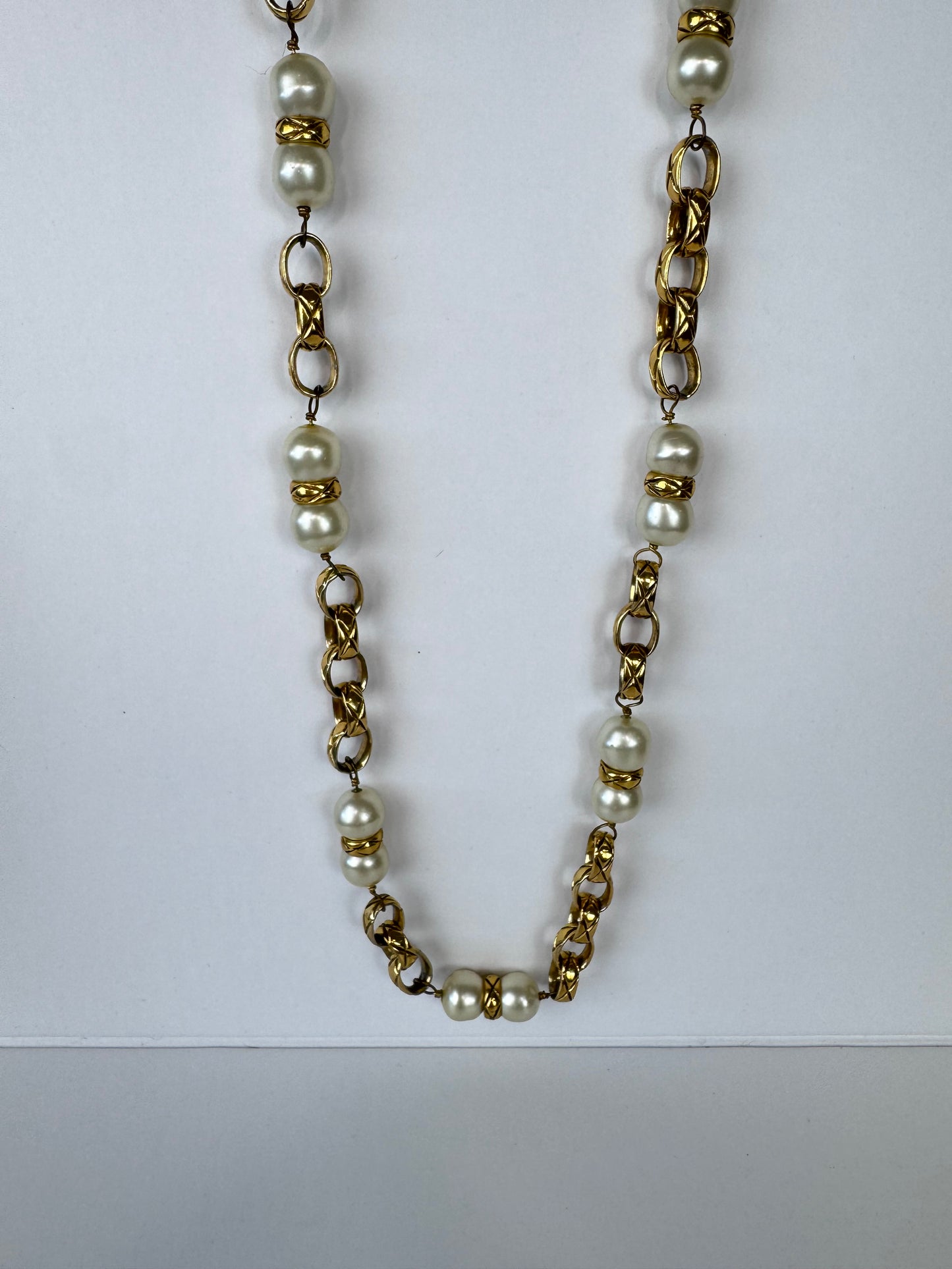 Chanel Rare Bijoux Pearl Chain Necklace