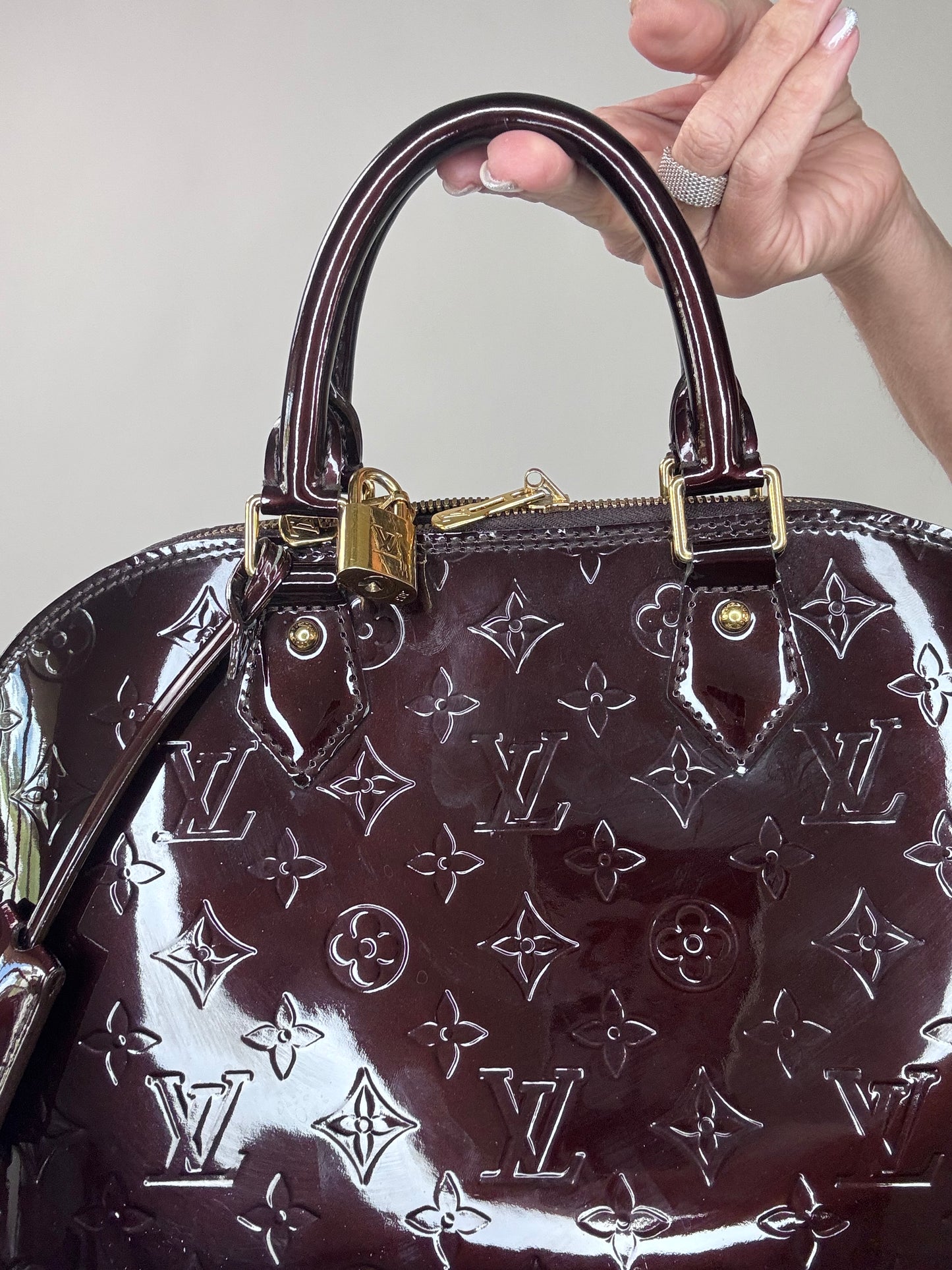 Louis Vuitton Alma GM Vernis Burgundy