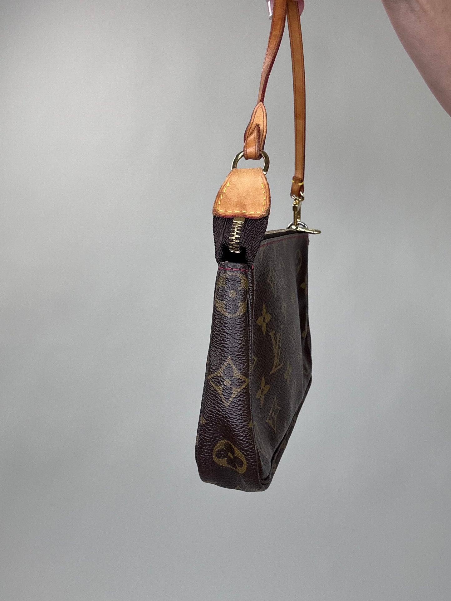 Louise Vuitton Takashi Murakami Cherry Pochette