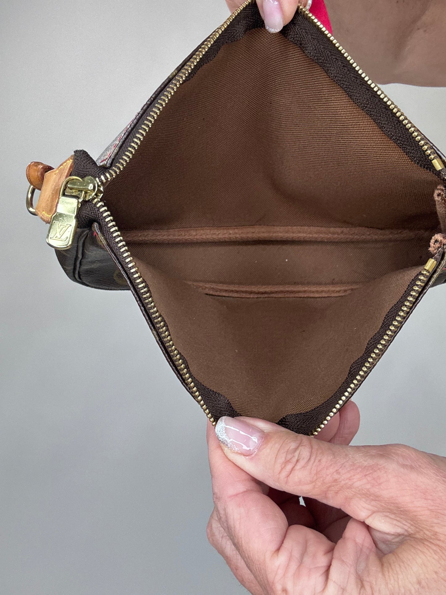 Louise Vuitton Takashi Murakami Cherry Pochette