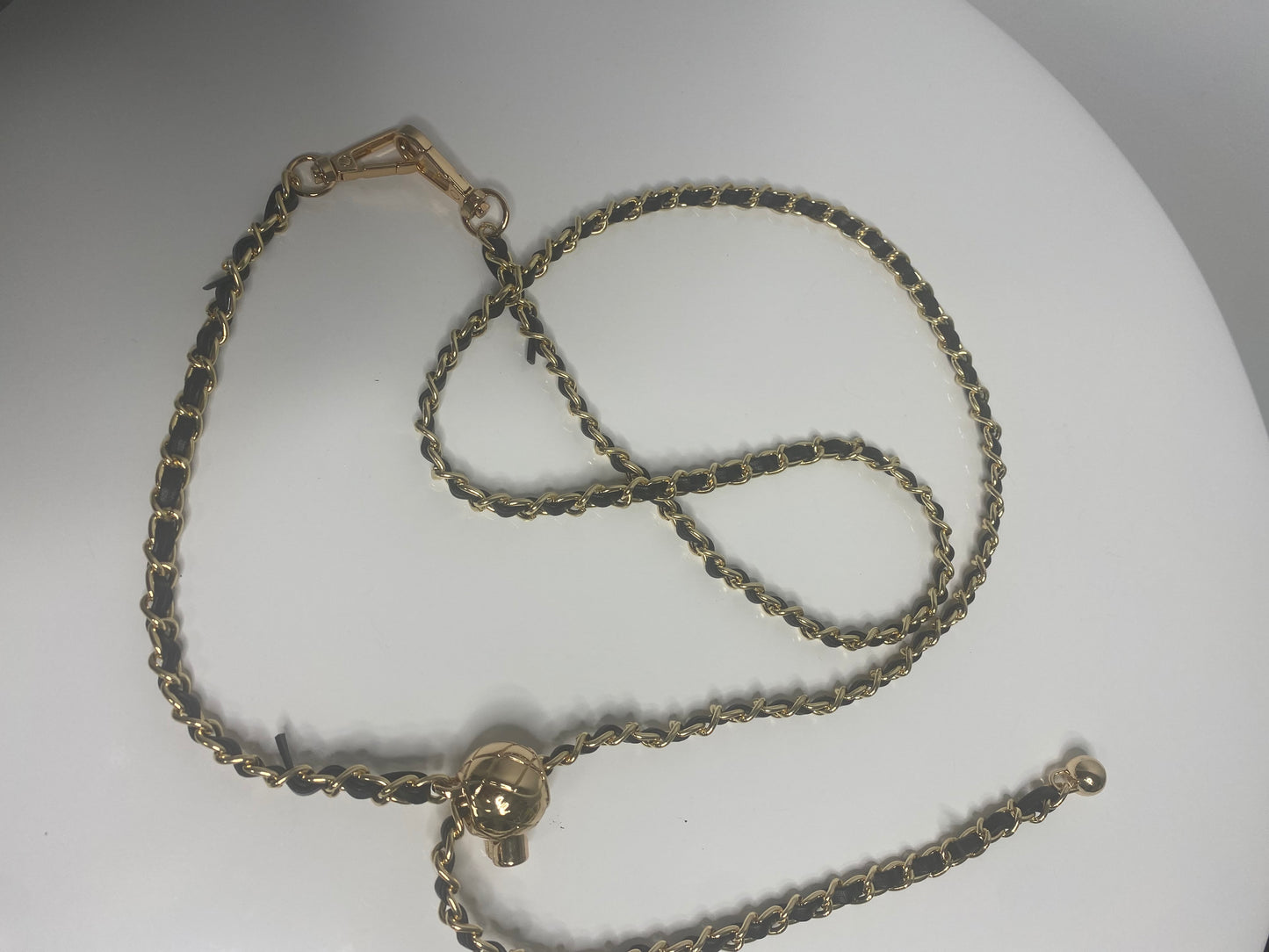 Adjustable chain for handbags or wallets