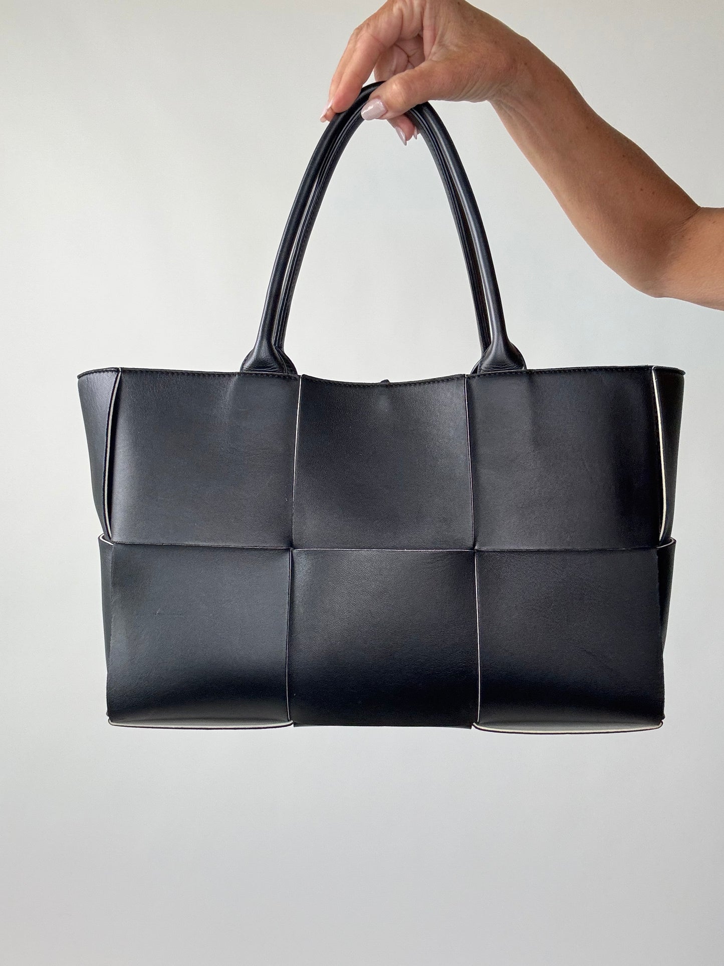Bottega Veneta Nappa Intrecciato Arco Tote - Medium / Black