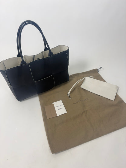 Bottega Veneta Nappa Intrecciato Arco Tote - Medium / Black