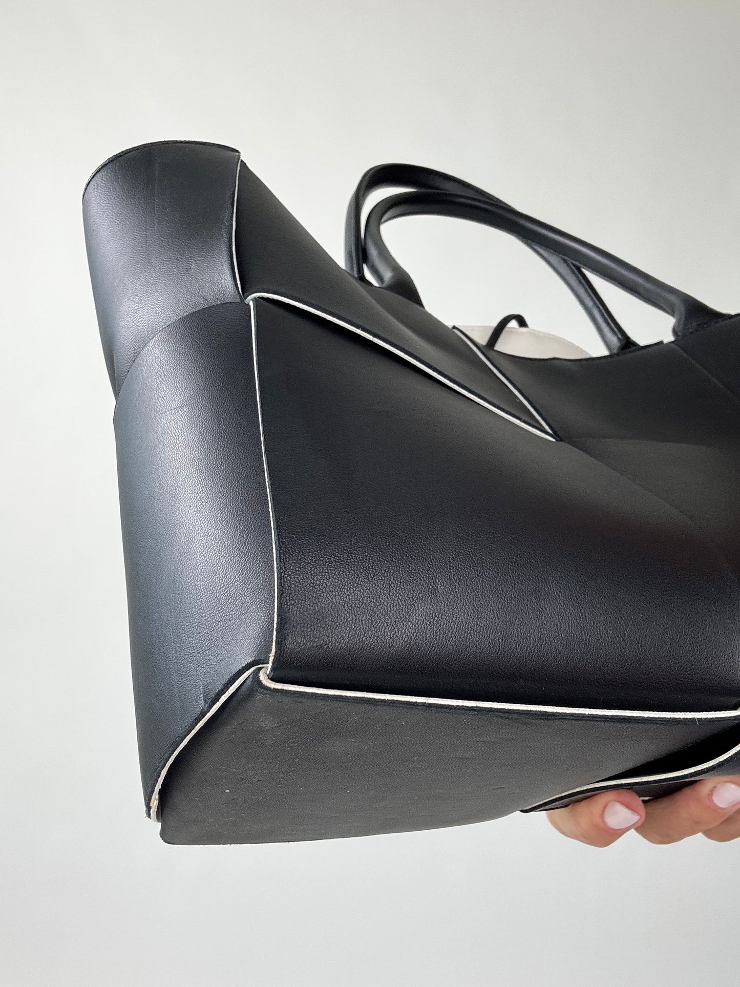 Bottega Veneta Nappa Intrecciato Arco Tote - Medium / Black