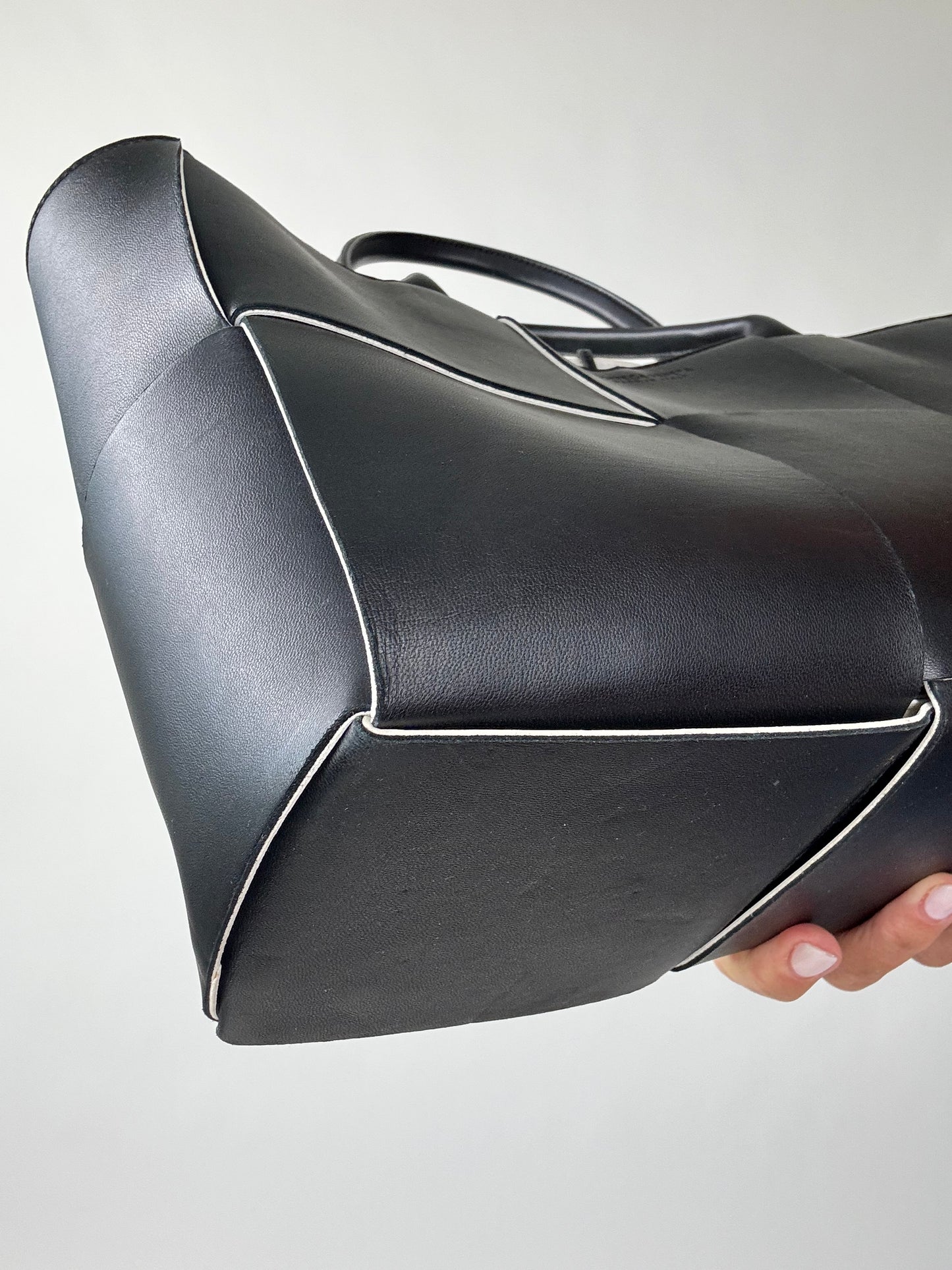 Bottega Veneta Nappa Intrecciato Arco Tote - Medium / Black