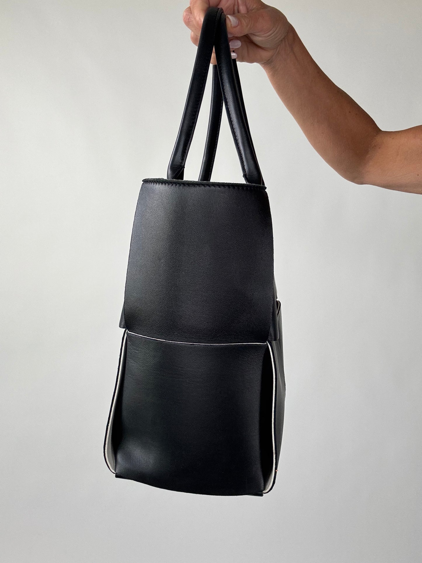 Bottega Veneta Nappa Intrecciato Arco Tote - Medium / Black