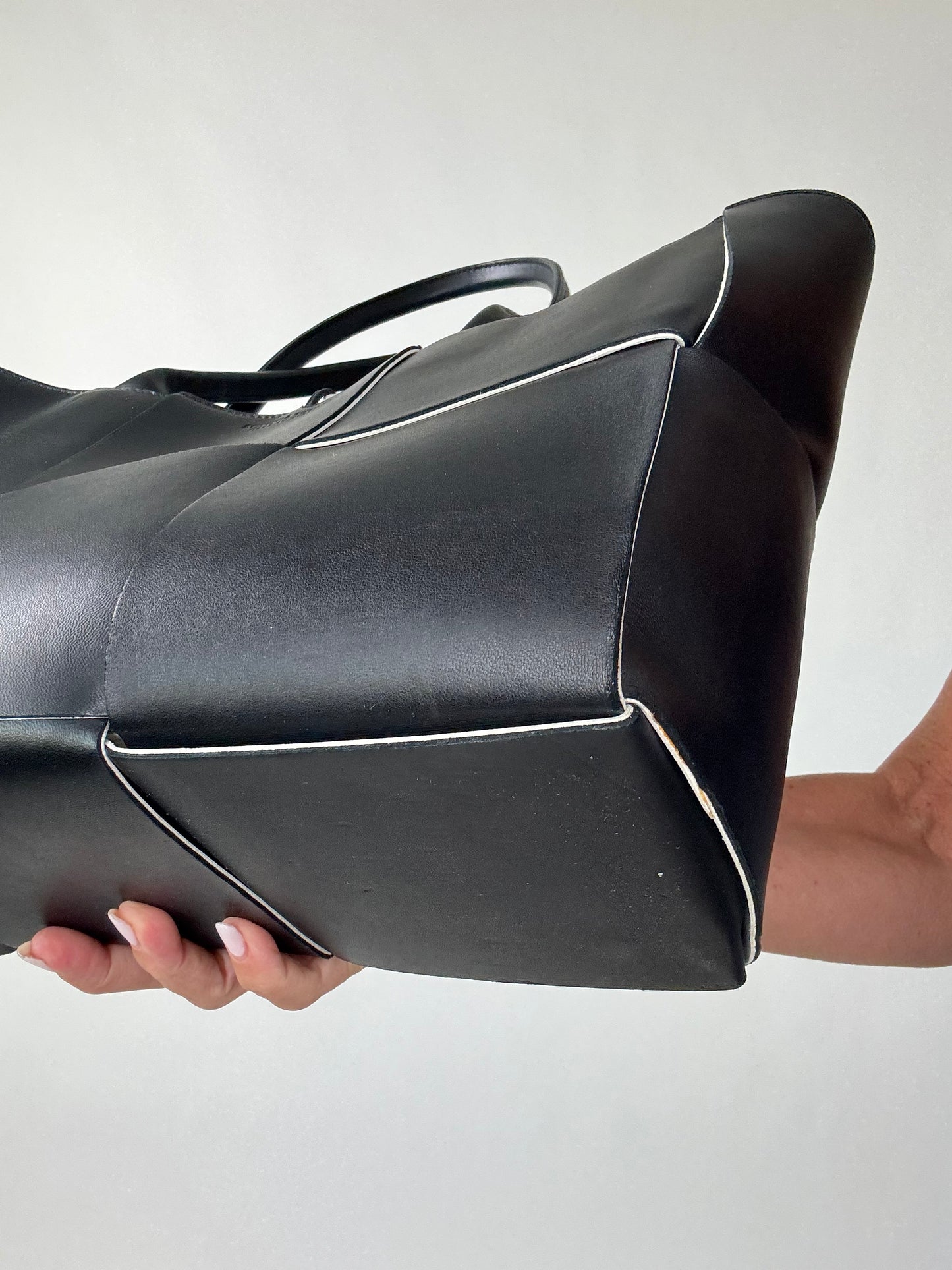 Bottega Veneta Nappa Intrecciato Arco Tote - Medium / Black