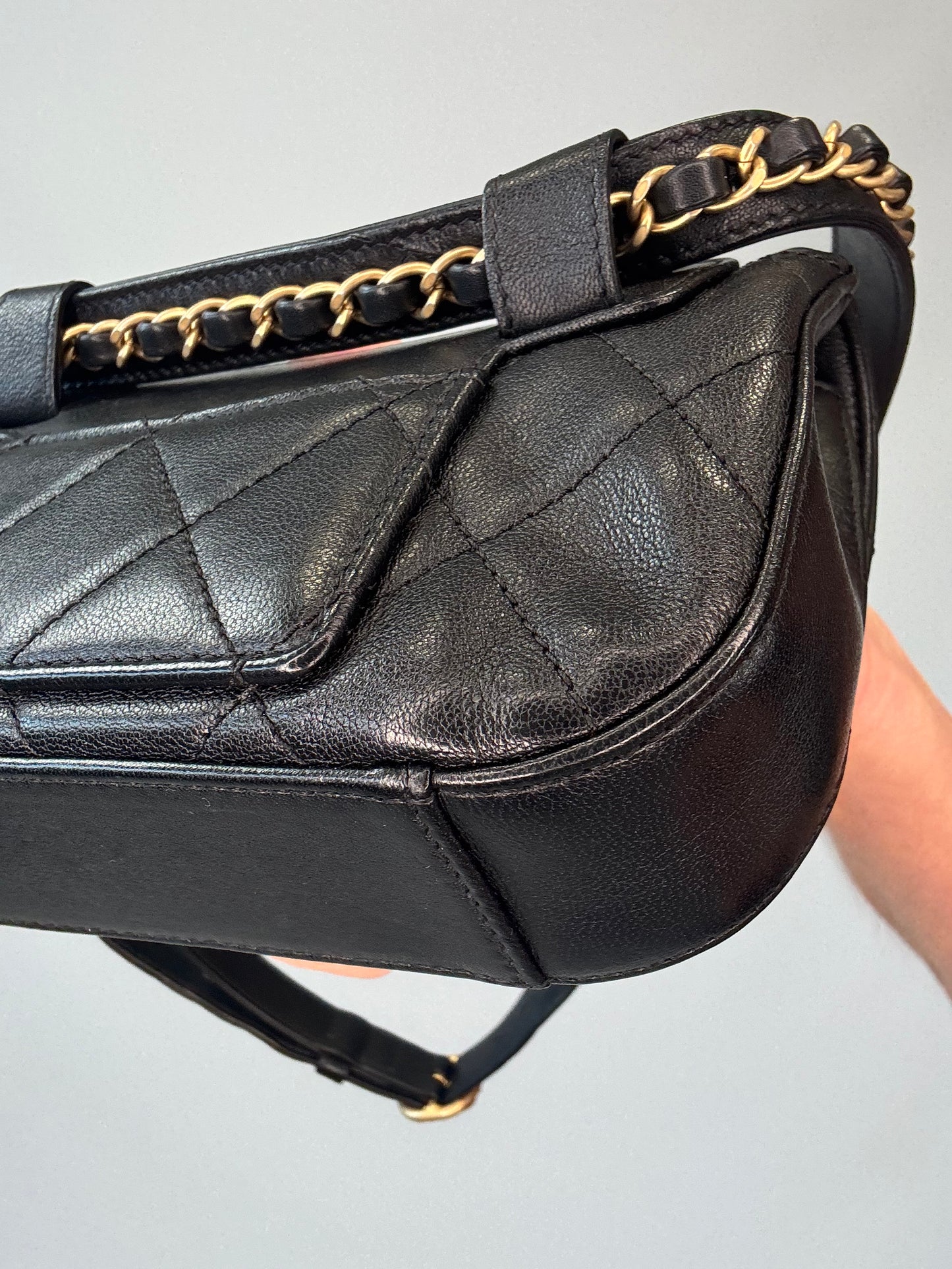 Chanel 19 Quilted Calfskin Leather Waist Bag - Black