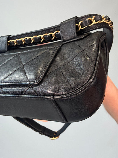 Chanel 19 Quilted Calfskin Leather Waist Bag - Black