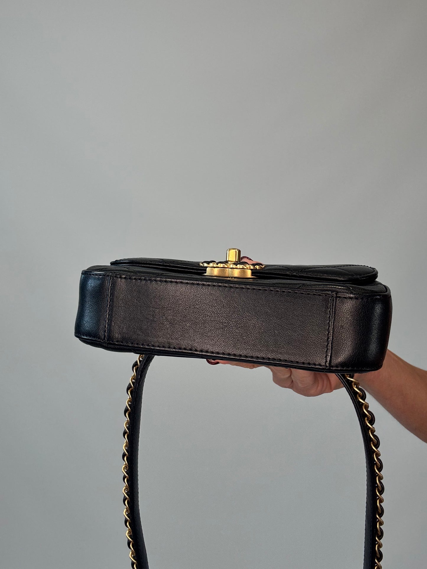 Chanel 19 Quilted Calfskin Leather Waist Bag - Black