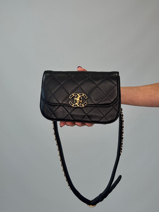 Chanel 19 Quilted Calfskin Leather Waist Bag - Black