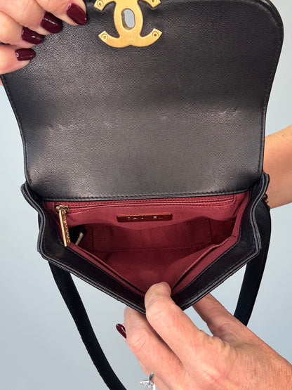 Chanel 19 Quilted Calfskin Leather Waist Bag - Black