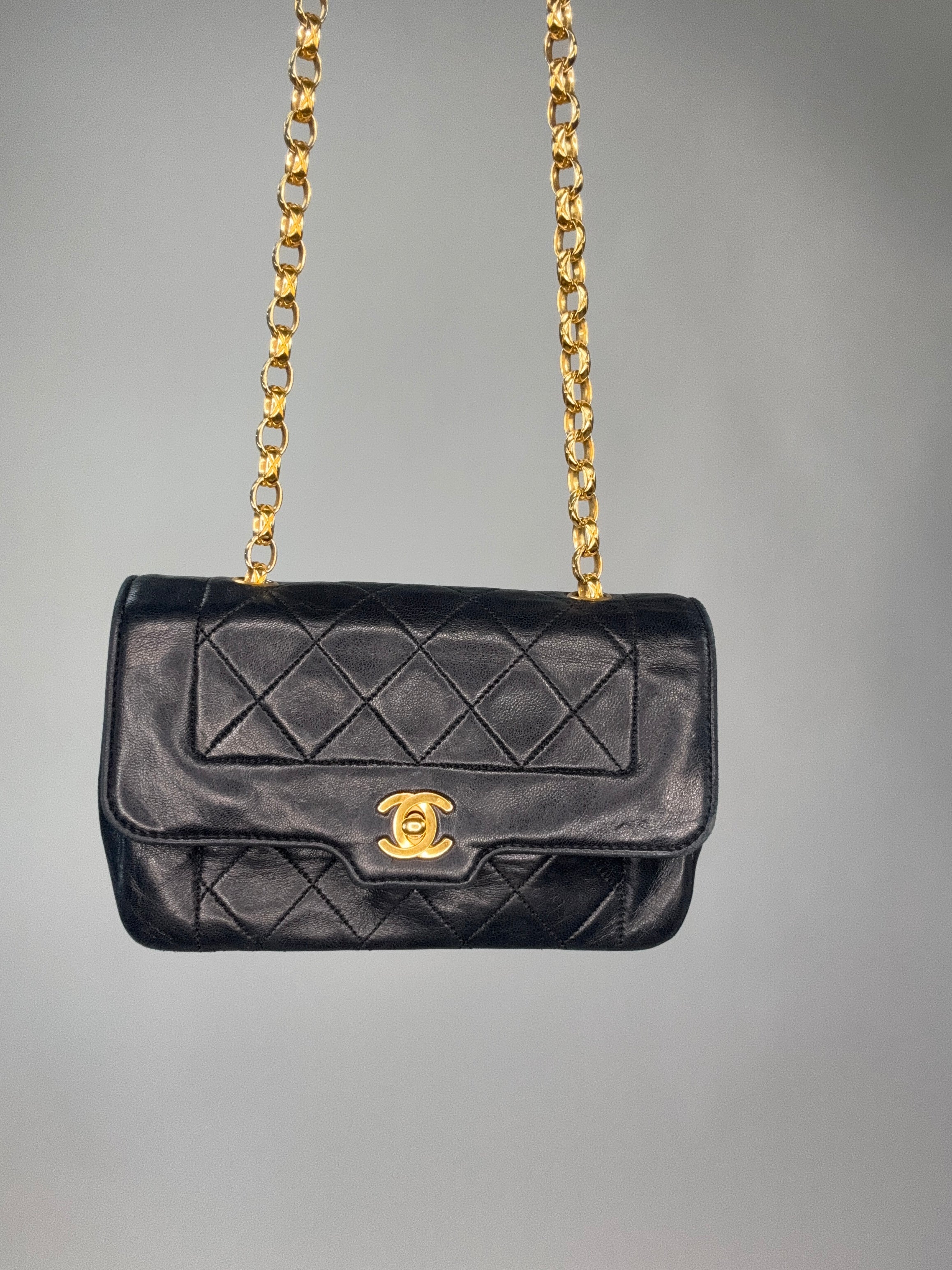 CHANEL シャネル♡ヴィンテージ VINTAGE CHANEL/シャネル】 Matelasse チェーンショルダーバッグ 17