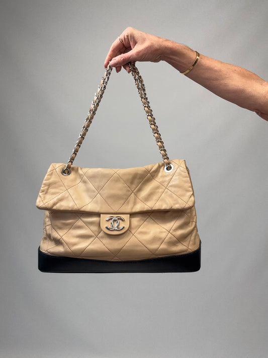 Chanel Quilted Lambskin Bicolor VIP Flap Bag - Beige/Black