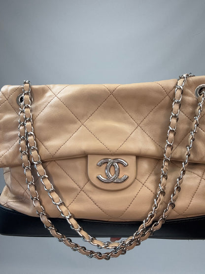Chanel Quilted Lambskin Bicolor VIP Flap Bag - Beige/Black