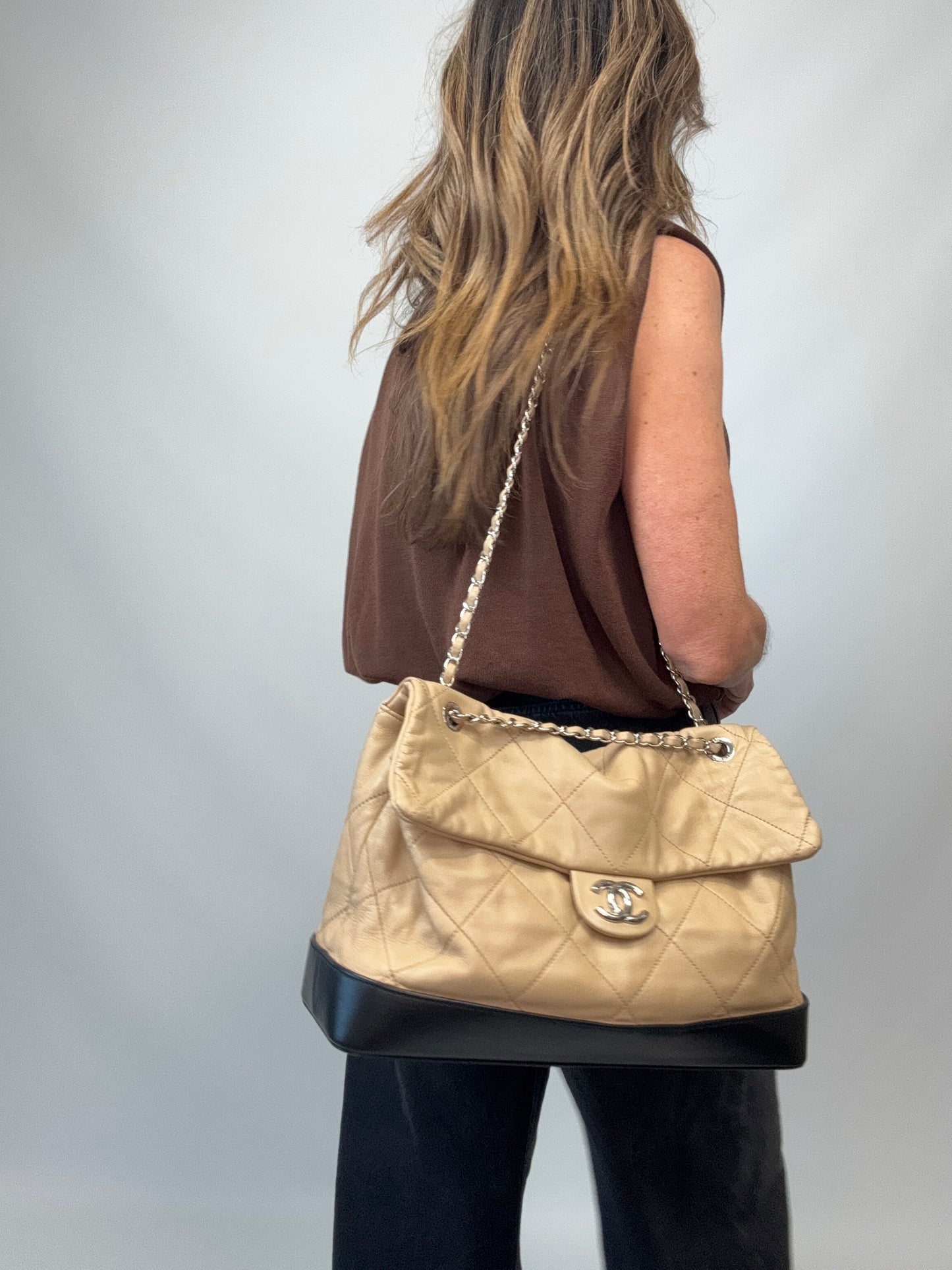 Chanel Quilted Lambskin Bicolor VIP Flap Bag - Beige/Black