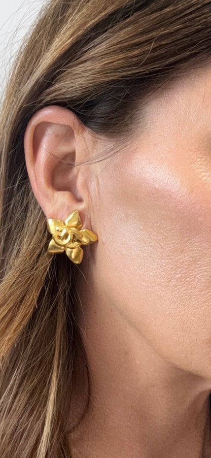 Chanel Vintage 96P CC Logo Star Clip On Earrings