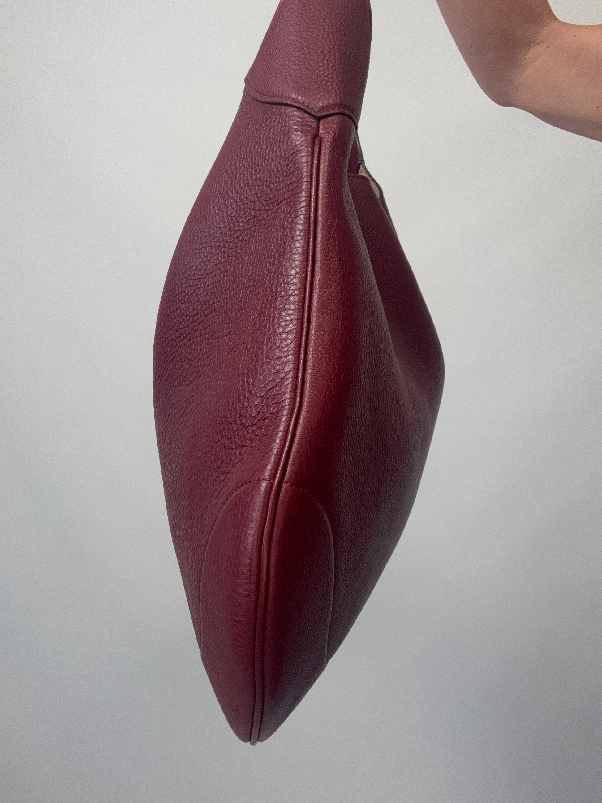 Gucci B Large Hobo Bag right side of handbag