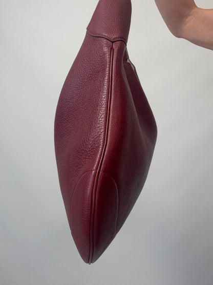 Gucci B Large Hobo Bag right side of handbag