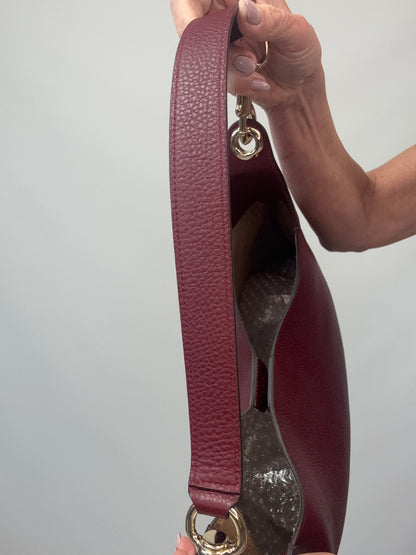 Gucci B Large Hobo Bag shoulder strap