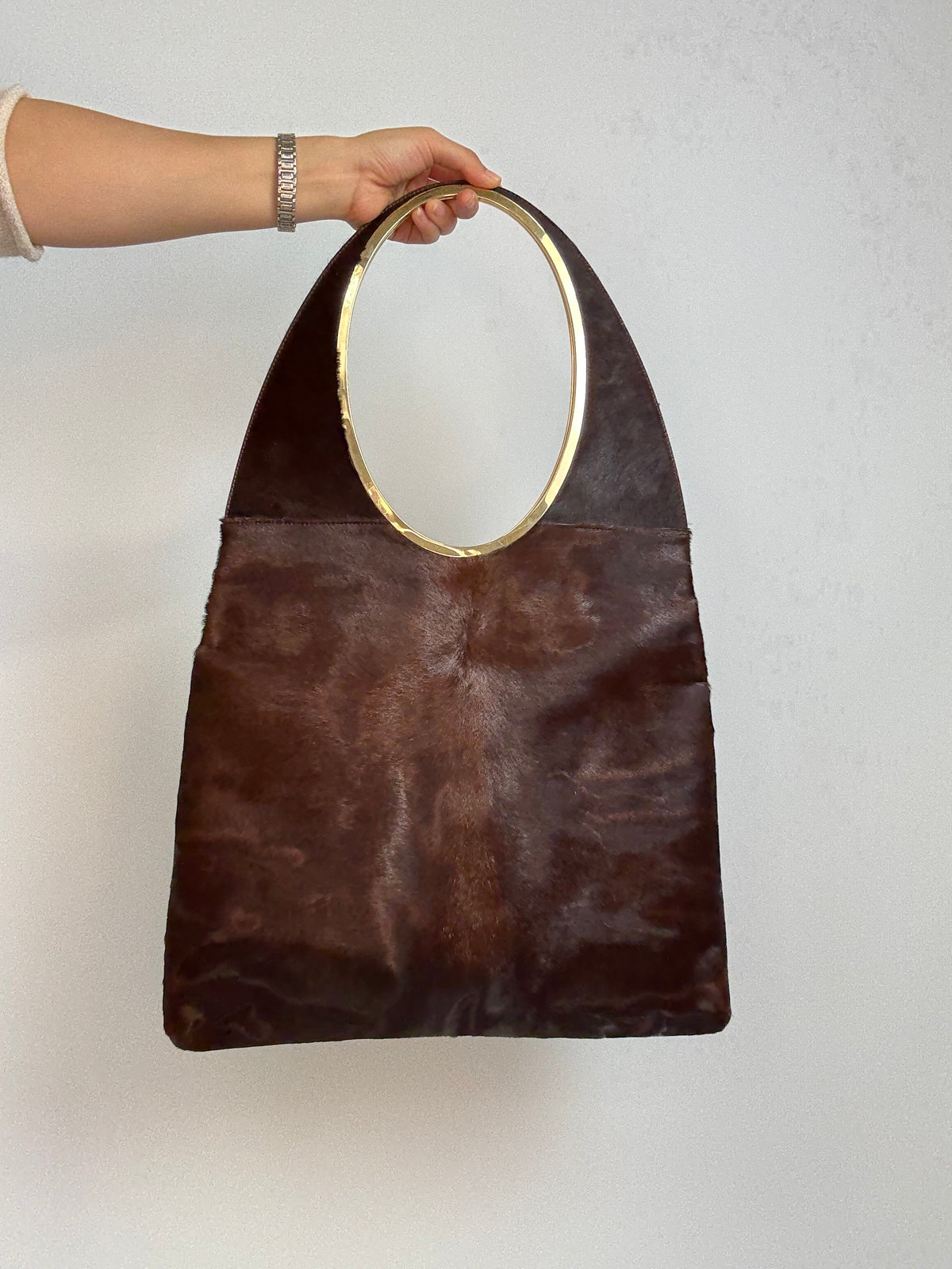 Gucci by Tom Ford oversized shoulder bag in brown pony hair from the Fall/Winter 1996 runway collection. Back of Bag
