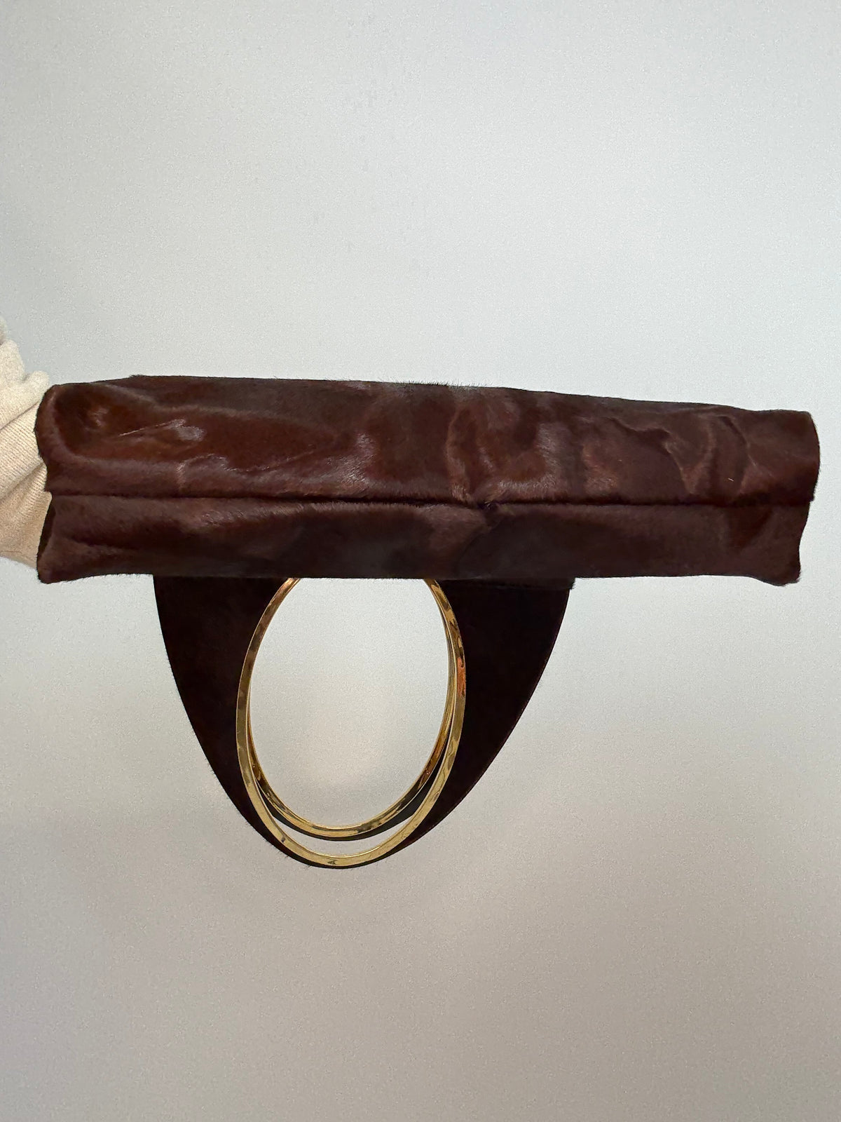 Gucci by Tom Ford oversized shoulder bag in brown pony hair from the Fall/Winter 1996 runway collection. Bottom of Bag