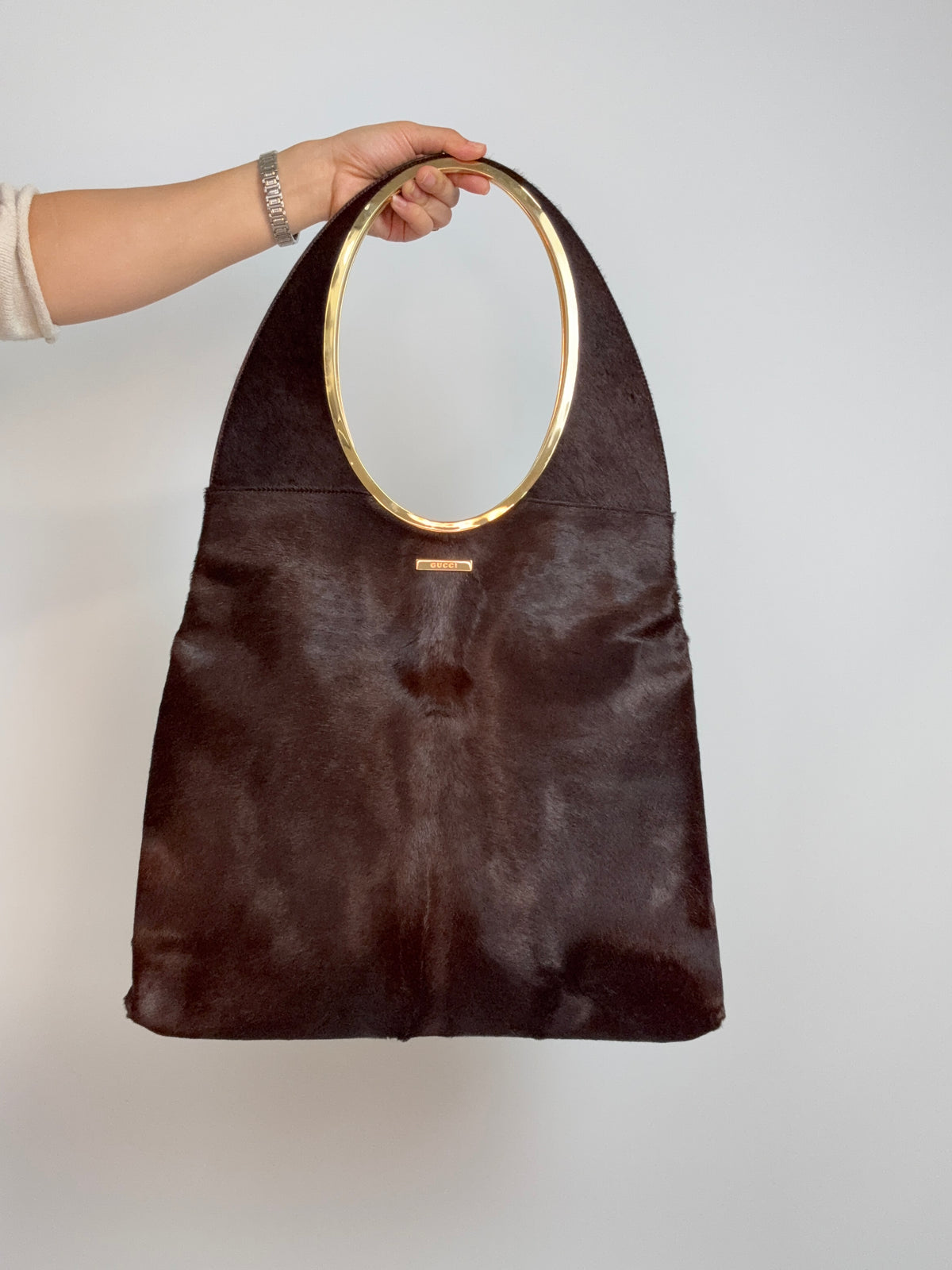 Gucci by Tom Ford oversized shoulder bag in brown pony hair from the Fall/Winter 1996 runway collection. Front of Bag