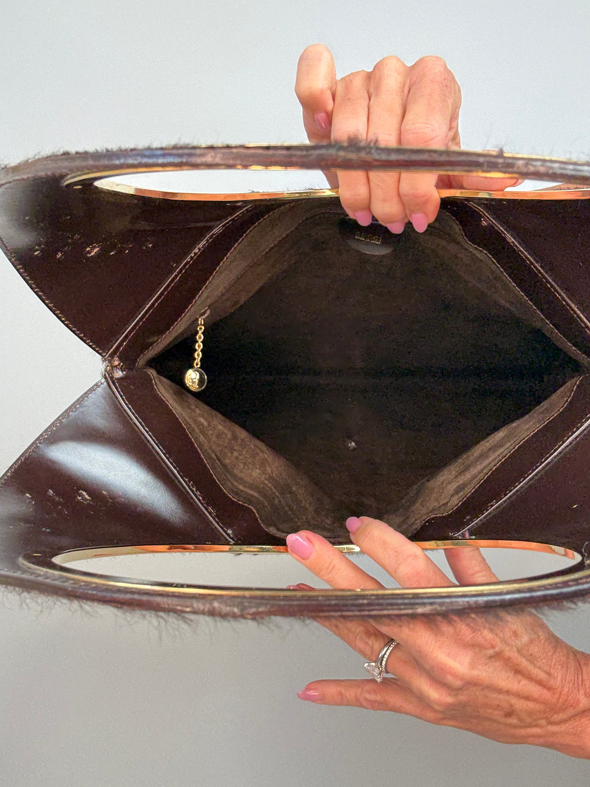 Gucci by Tom Ford oversized shoulder bag in brown pony hair from the Fall/Winter 1996 runway collection.
Inside of Bag