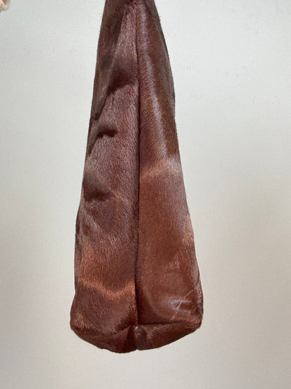 Gucci by Tom Ford oversized shoulder bag in brown pony hair from the Fall/Winter 1996 runway collection.
Left Side of Bag Close-up