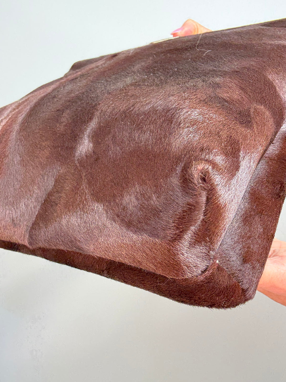 Gucci by Tom Ford oversized shoulder bag in brown pony hair from the Fall/Winter 1996 runway collection. Right Corner