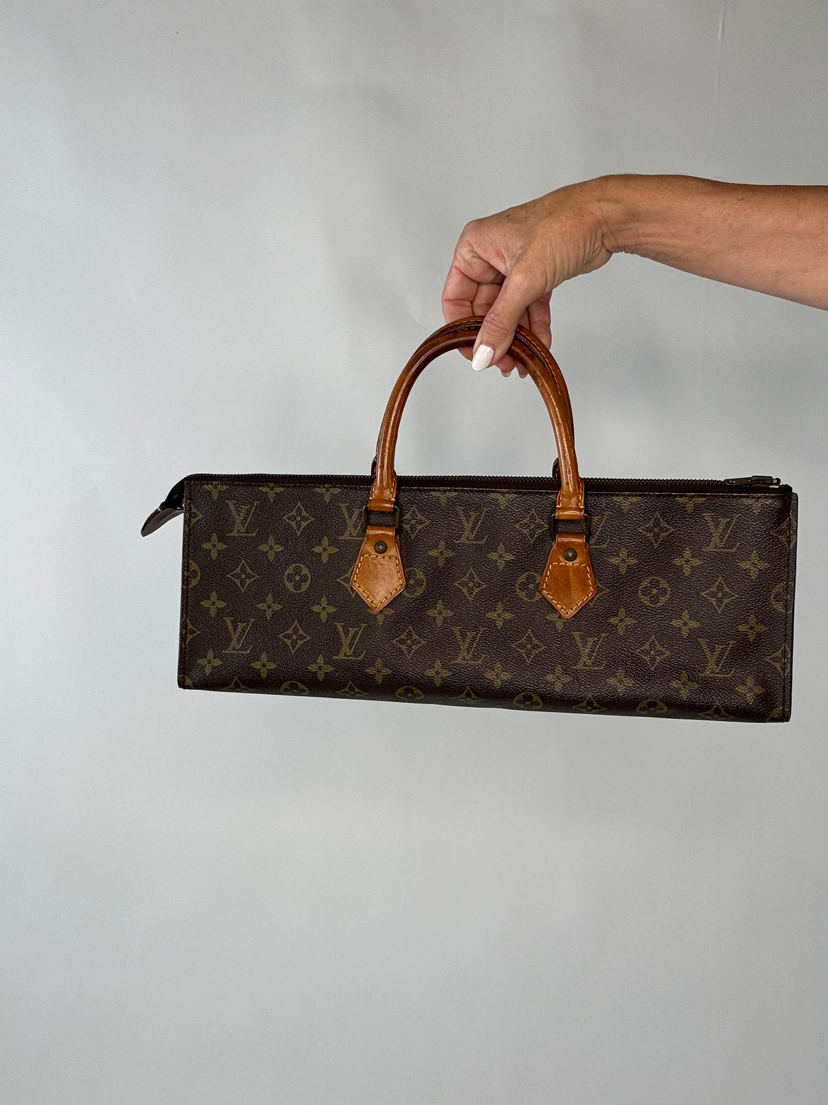 LOUIS VUITTON Monogram Sac Triangle – thestilstyle