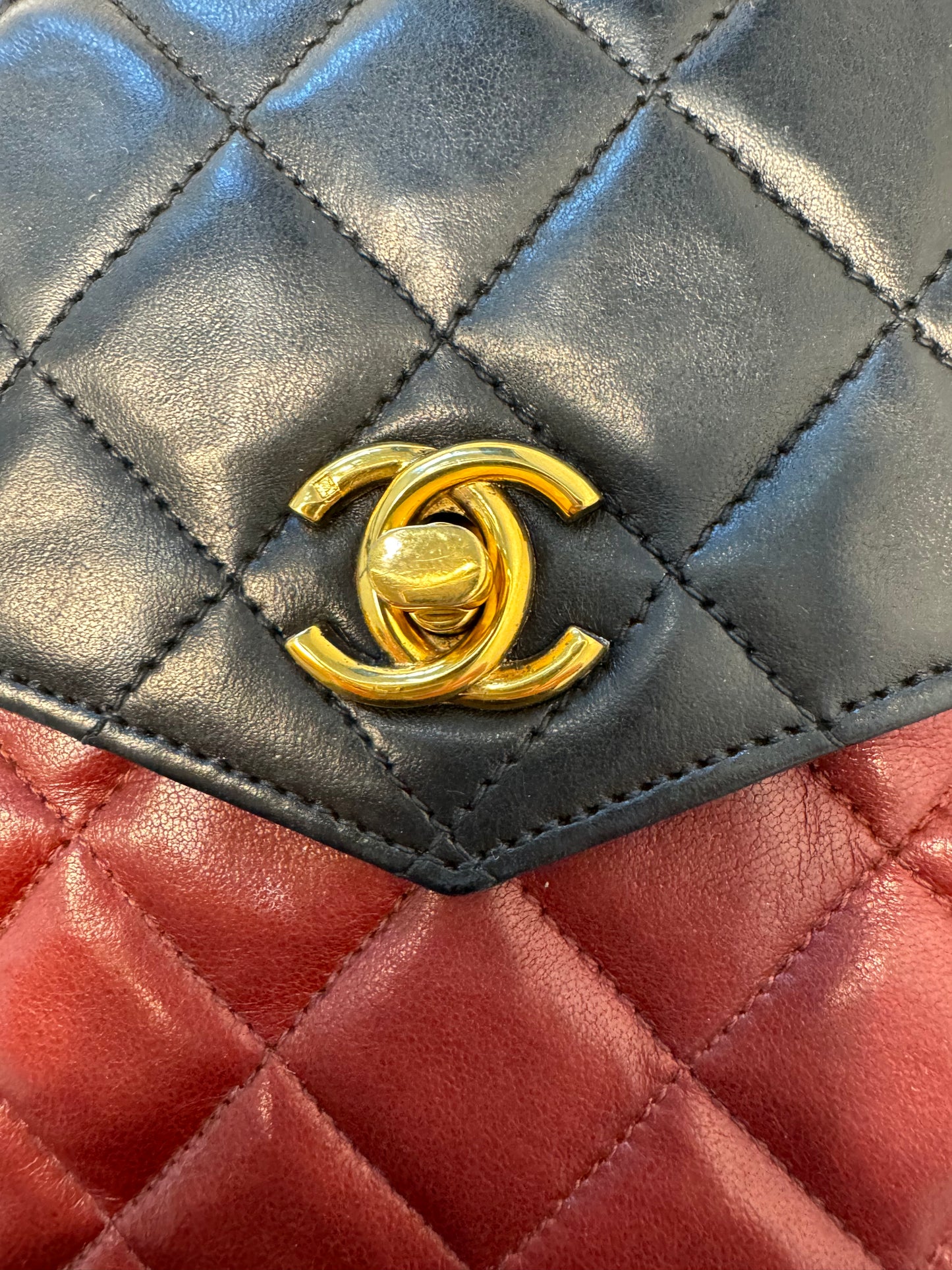 Chanel Matelasse Bicolor ( Vintage Rare)