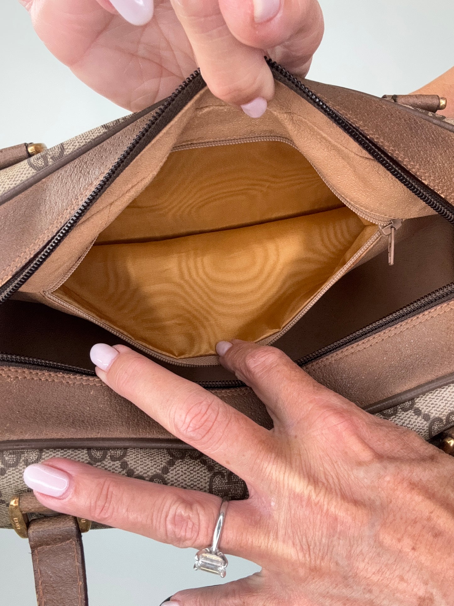 Gucci Supreme Barrel Bag