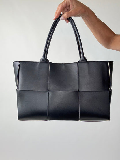 Bottega Veneta Medium Arco Tote Black