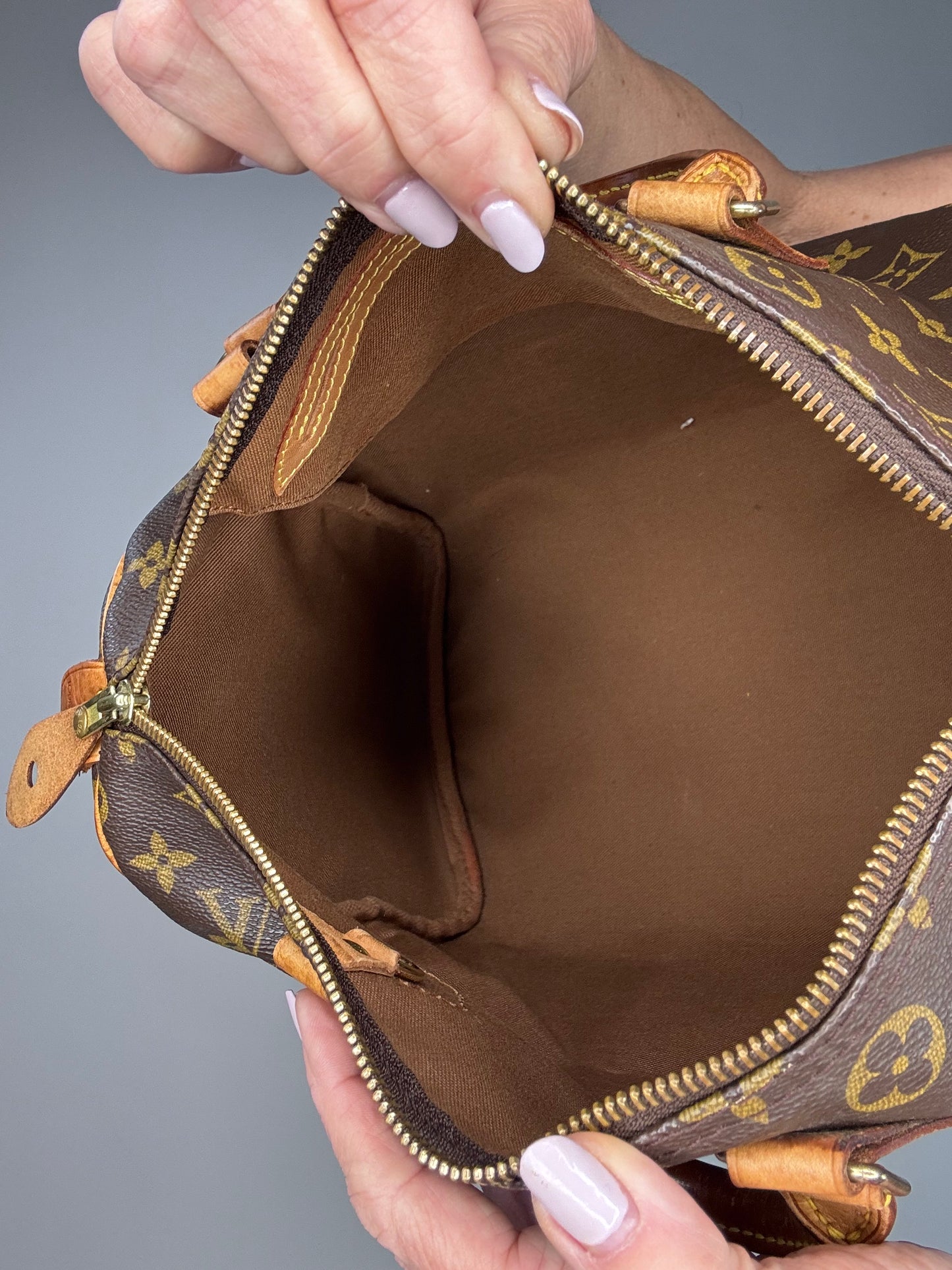 Louis Vuitton Vintage Monogram Speedy 30