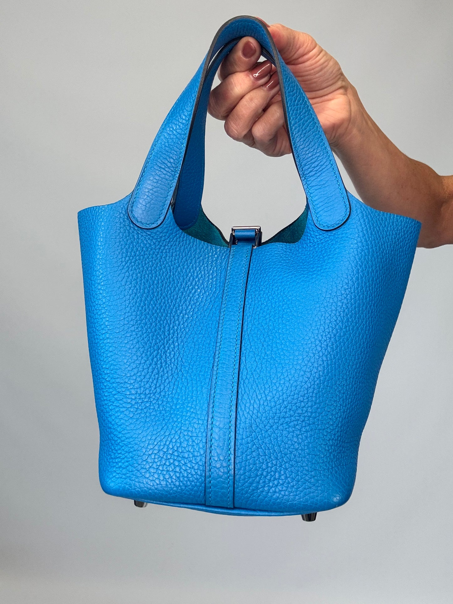 Hermes Pocotin Lock 18 PM Taurillon Clemence - Bleu Zanzibar