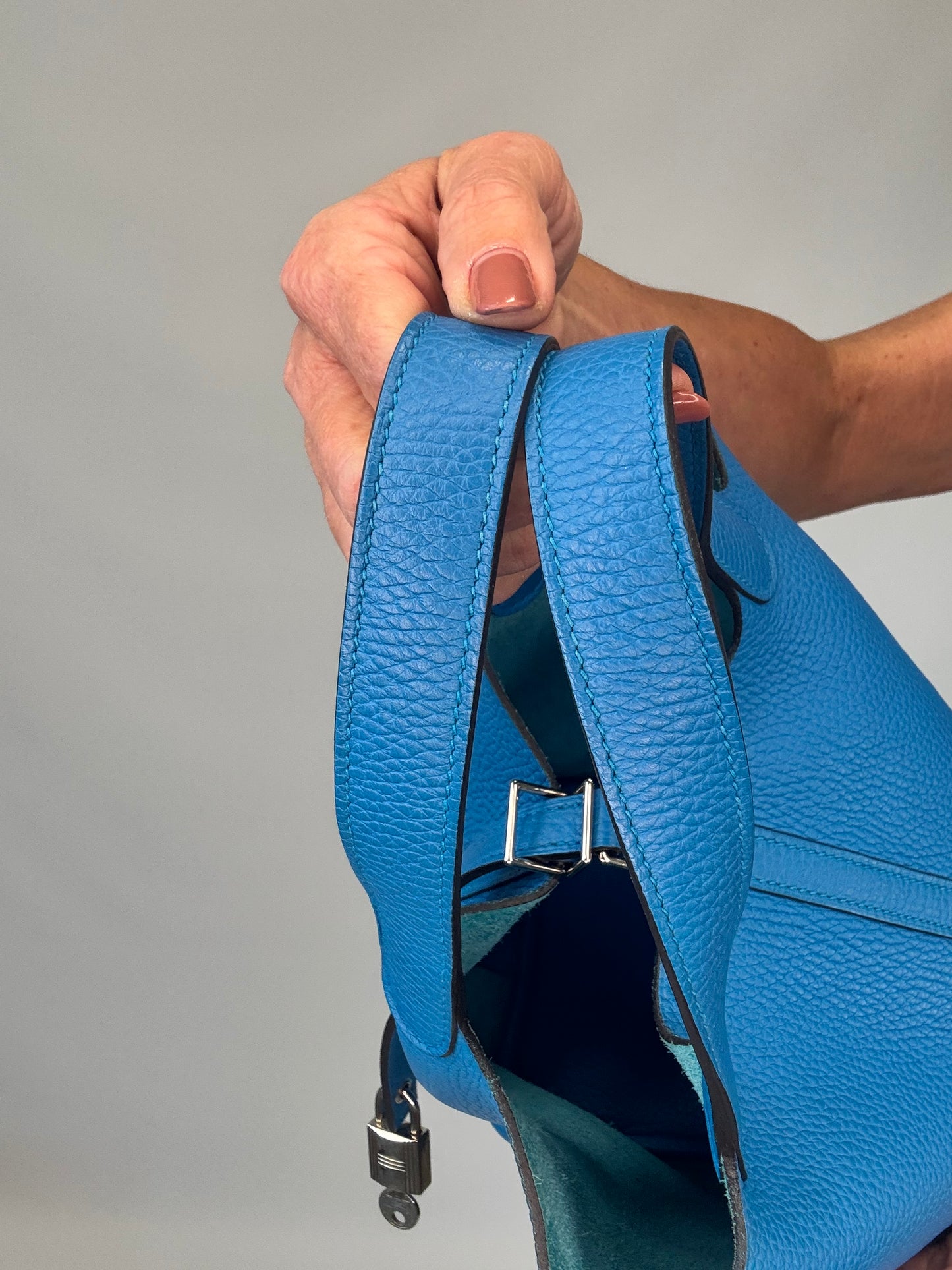 Hermes Pocotin Lock 18 PM Taurillon Clemence - Bleu Zanzibar