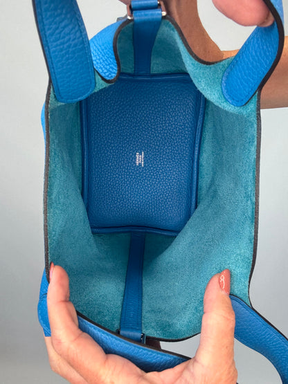 Hermes Pocotin Lock 18 PM Taurillon Clemence - Bleu Zanzibar