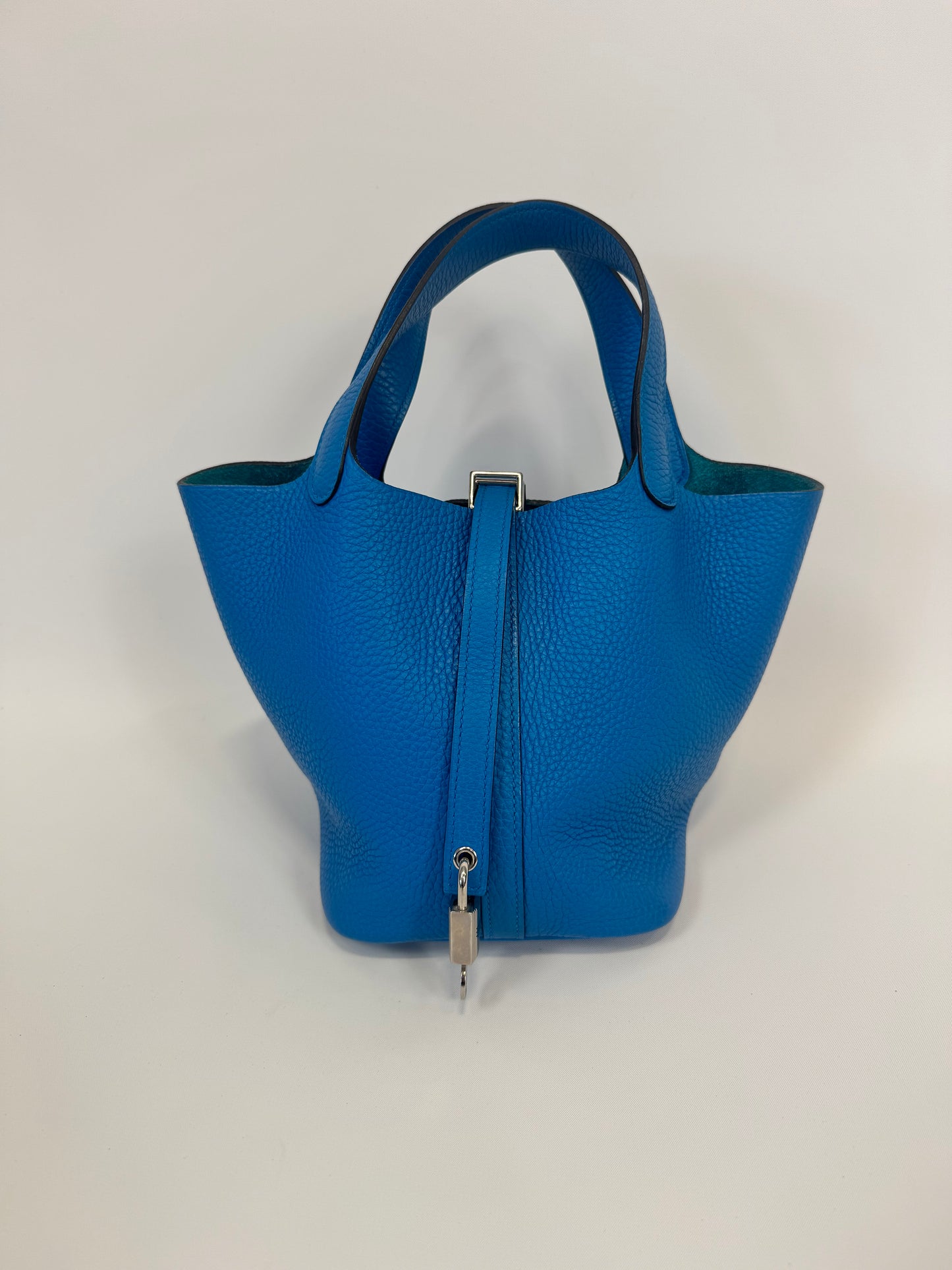 Hermes Pocotin Lock 18 PM Taurillon Clemence - Bleu Zanzibar