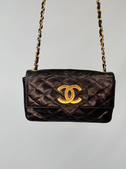 Chanel Vintage Quilted Mini East West Flap — 1986–1988