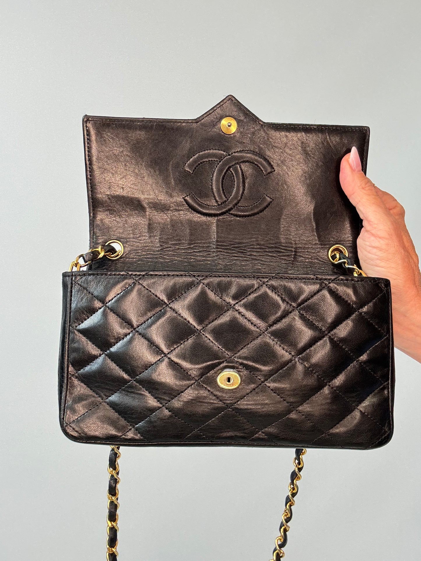 Chanel Vintage Quilted Mini East West Flap — 1986–1988